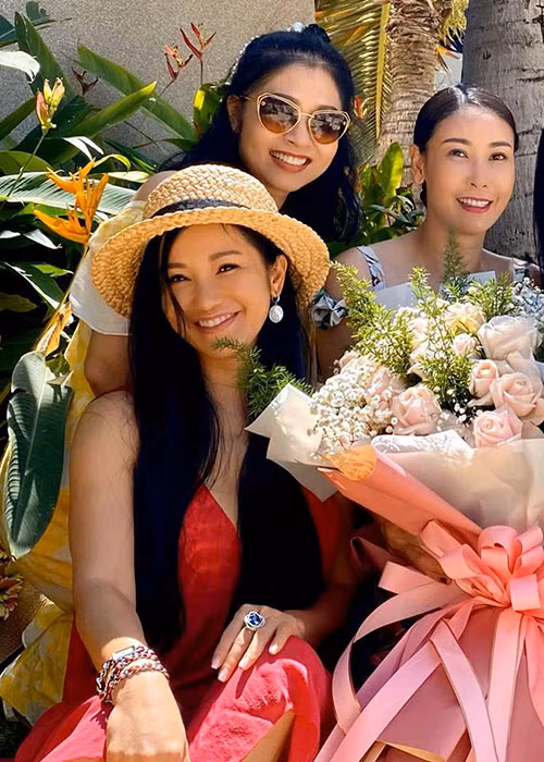 Khi hôn nhân tan vỡ, cô nhận được sự động viên của đông đảo bạn bè.