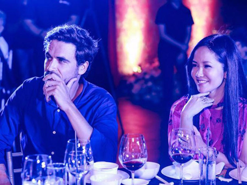 Trước nghi vấn có tình mới, Hồng Nhung phủ nhận. “Làm gì có chuyện đó. Anh ấy chỉ là người trong đoàn phim tài liệu mà tôi sắp hợp tác với đối tác nước ngoài”, cô nói. Ảnh: Dân Việt