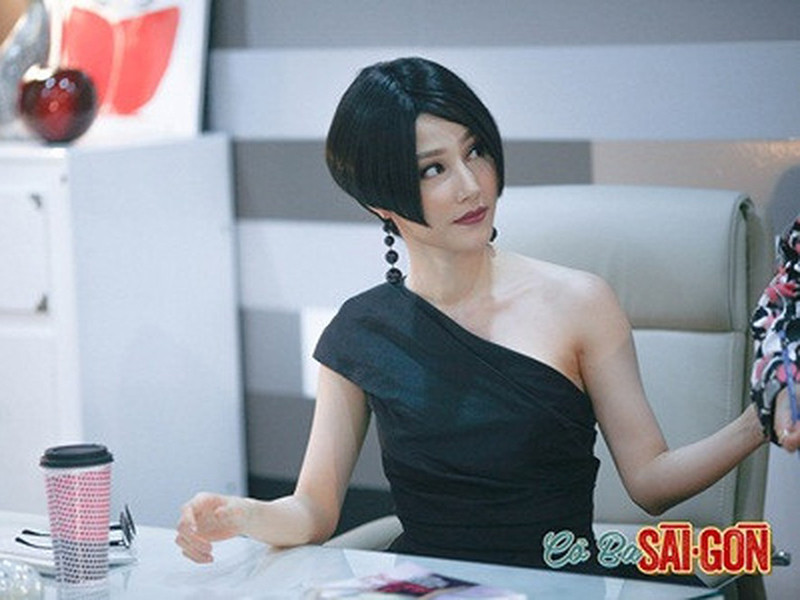 Sau “Gái già lắm chiêu”, Diễm My tiếp tục xóa mác bình hoa di động với vai diễn nhà thiết kế thời trang Helen trong “Cô Ba Sài Gòn”.