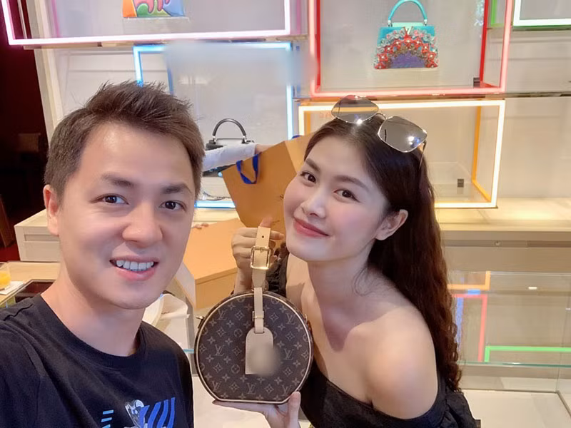 Sau 15 năm bên nhau, Thủy Anh luôn được Đăng Khôi cưng chiều như bà hoàng.