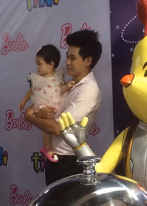 Khi bé Lavie tròn 1 tuổi, Phùng Ngọc Huy cùng Mai Phương tổ chức tiệc sinh nhật cho bé. Ảnh: Người đưa tin