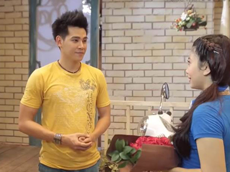 Khi quay MV, Phùng Ngọc Huy và Mai Phương đã cùng đưa con đi khám bệnh và xin phép đến muộn.