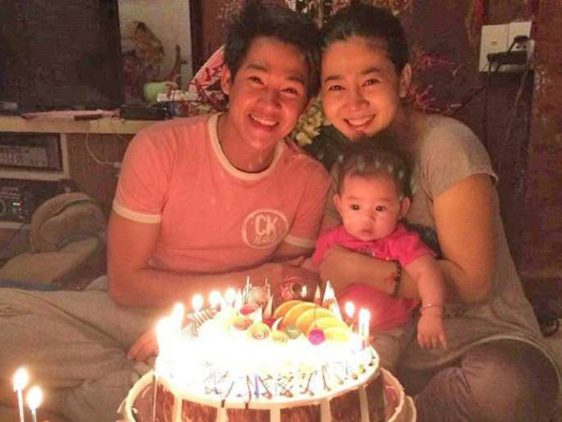 Gần đây, một người bạn tiết lộ, Phùng Ngọc Huy vẫn thường xuyên gửi quà về cho con gái.