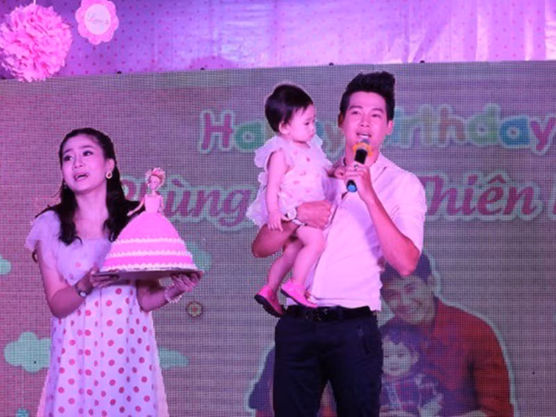 Khi tổ chức tiệc sinh nhật 1 tuổi cho con gái, Mai Phương và Phùng Ngọc Huy đề nghị các khách mời không chia sẻ hình ảnh ra bên ngoài. Ảnh: VOV