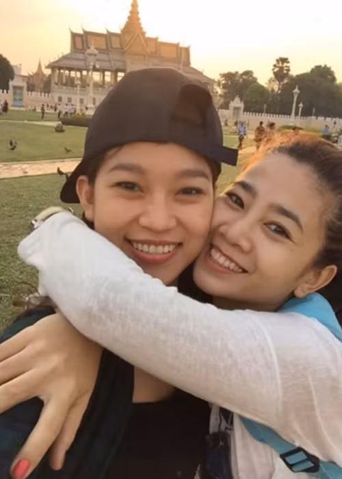 "Đi khám, nhập viện, điều trị lúc nào cũng có mặt Như trước tiên, chở tôi đi, đợi tôi. Sắp xếp công việc, xin phép chồng con, thậm chí bỏ show, xém mất việc tại công ty dầu khí để trông chừng, tiếp khách, giữ tiền, lo chi phí các loại cho tôi trong bệnh viện, lí do là đi rồi gửi gắm tôi cho ai, Như cũng không yên tâm", Mai Phương chia sẻ năm 2019.