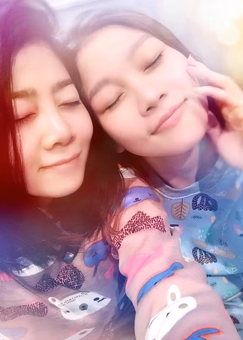 Bảo Như hết lòng giúp đỡ Mai Phương trong hành trình chống chọi bệnh tật.