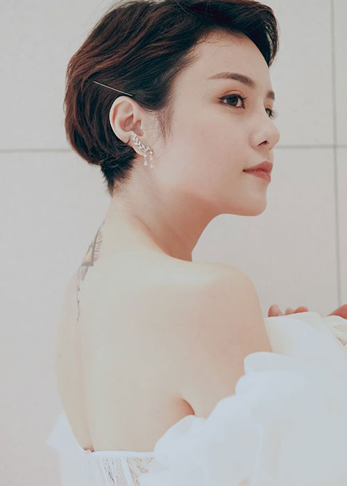 Cô lựa chọn hình ảnh gợi cảm sau khi cuộc tình với Quang Đăng tan vỡ.