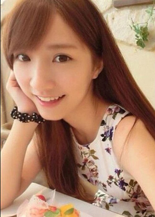 Cô gái La Chí Tường ngoại tình sinh năm 1994, sở hữu chiều cao 1m7, vóc dáng chuẩn người mẫu, gương mặt đẹp ngọt ngào.