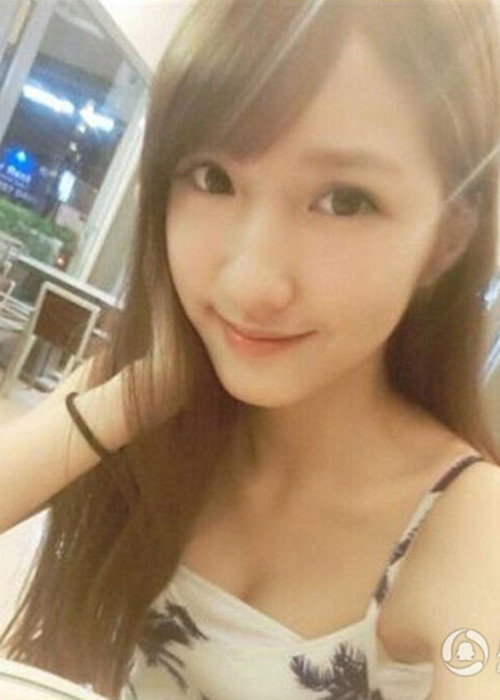 Cô được mệnh danh là “búp bê barbie sống”.