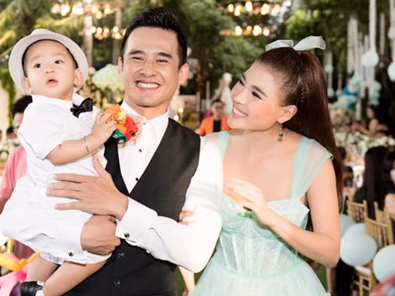 Nói về những dự định sau khi dịch bệnh được đẩy lùi hoàn toàn, vợ chồng Thúy Diễm - Lương Thế Thành chia sẻ trên Yan: "Dự định của cả hai khi hết dịch, khi có thể yên tâm hoàn toàn là Thành và Diễm sẽ đưa cả nhà đi du lịch, bù lại những tháng ở nhà từ Tết đến giờ. Và đặc biệt hơn đó là tổ chức sinh nhật cho con trai của mình là Bảo Bảo".