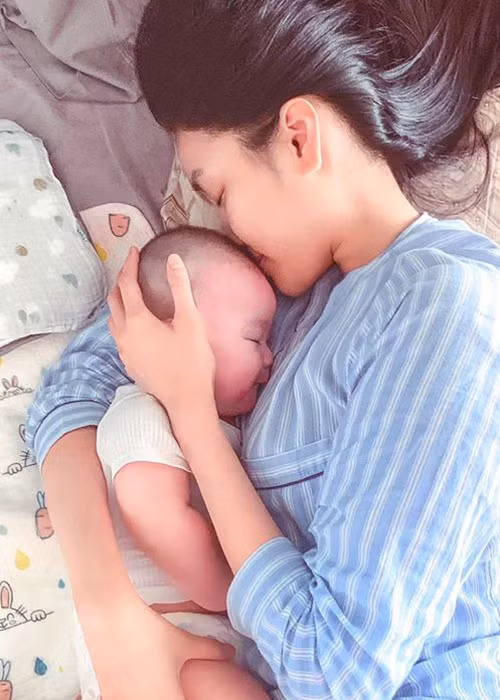 Lan Khuê cho biết, chừng nào dịch bệnh qua đi, cô sẽ ẵm con trai đến spa của mình để bơi và chơi cùng các bạn.