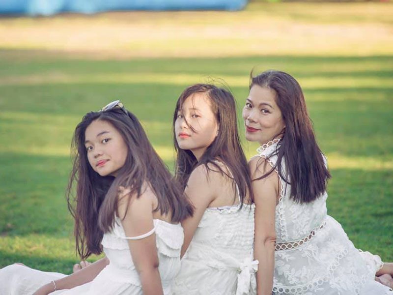 Nữ ca sĩ Mỹ Lệ có hai cô con gái Janet (sinh năm 2005) và Jennifer (sinh năm 2006).