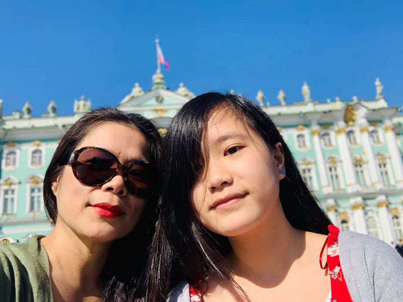 Janet ra dáng thiếu nữ, được người hâm mộ của Mỹ Lệ dự đoán là hoa hậu tương lai.