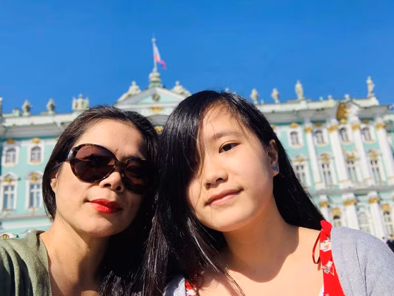 Janet ra dáng thiếu nữ, được người hâm mộ của Mỹ Lệ dự đoán là hoa hậu tương lai.