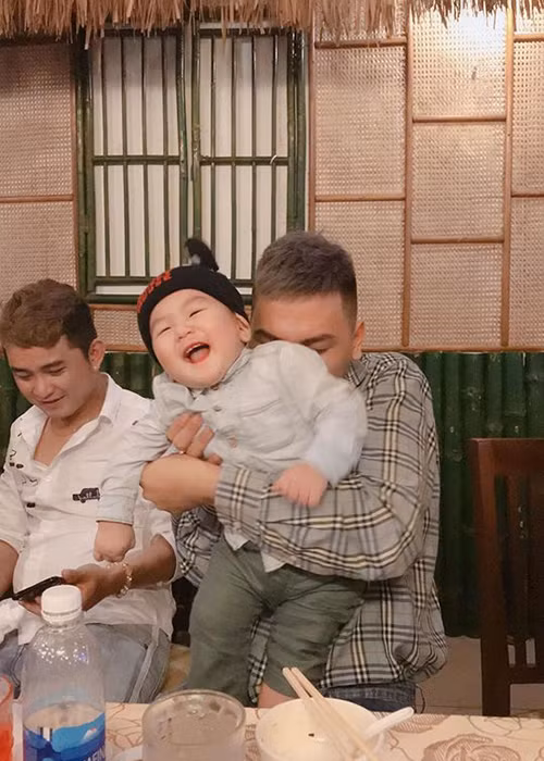 Con trai của Lâm Khánh Chi hiện tại có nhiều fan hơn cả mẹ.