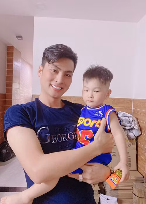 Bé Thiên Long sinh ra nhờ tinh trùng của Lâm Khánh Chi trước khi chuyển giới và trứng của chị dâu.