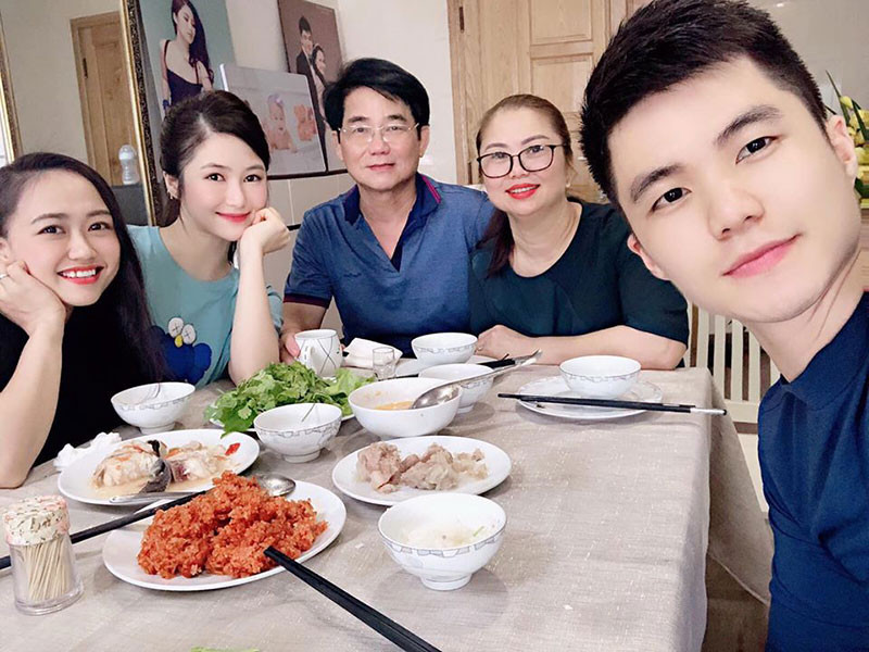 Dịp Tết Nguyên Đán, Hương Tràm trở về Việt Nam đón kỳ nghỉ lễ bên gia đình.