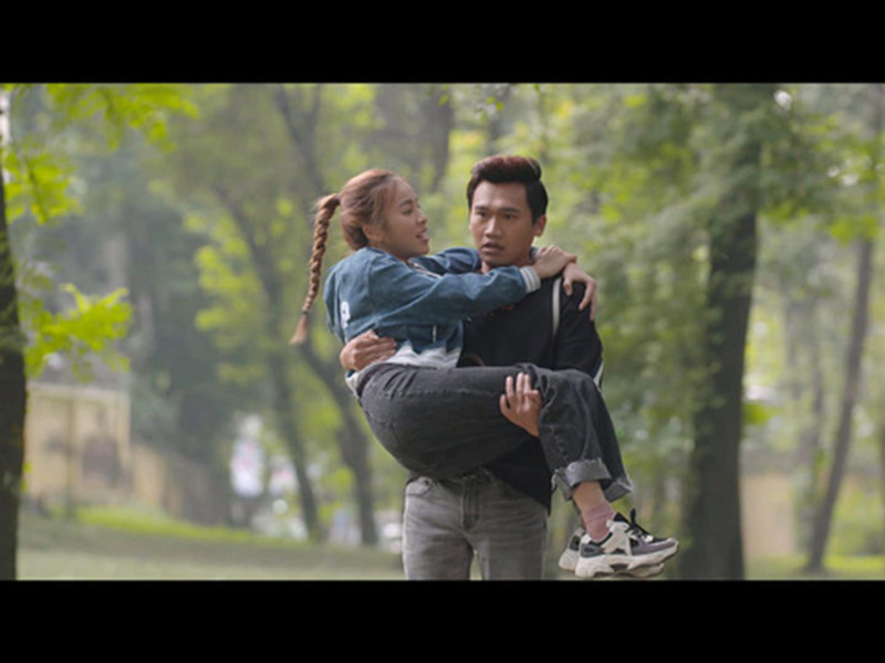 "Thực tế kinh nghiệm yêu của tôi chán lắm", diễn viên Xuân Nghị chia sẻ trên VOV. Ảnh: VTV