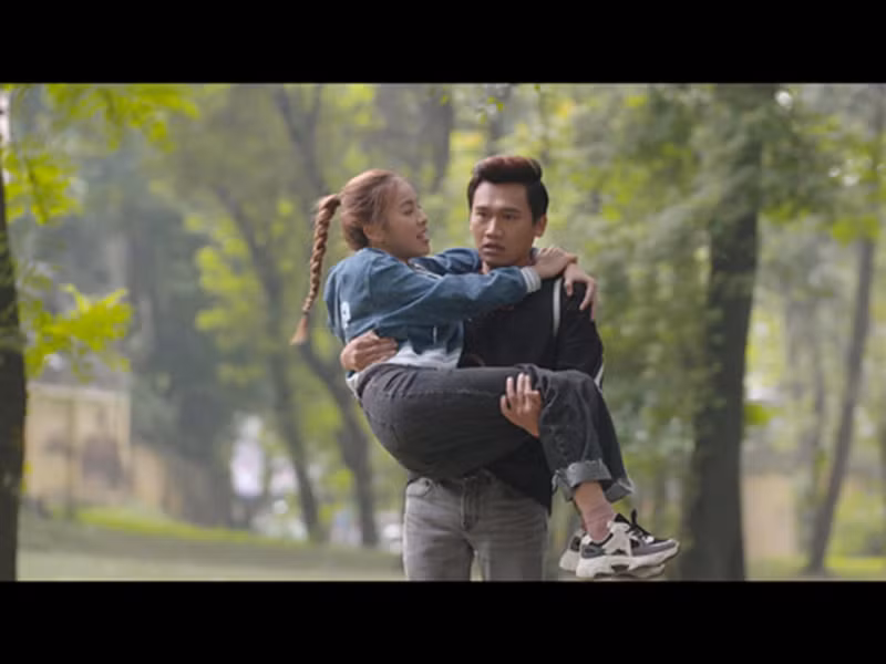 "Thực tế kinh nghiệm yêu của tôi chán lắm", diễn viên Xuân Nghị chia sẻ trên VOV. Ảnh: VTV