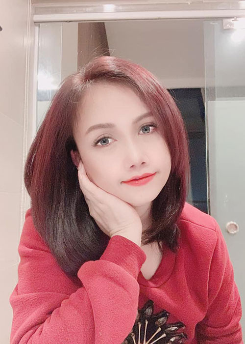 Trước quyết định làm răng, thay đổi kiểu tóc của Hoàng Yến, gia đình, bạn bè và đồng nghiệp khen ngợi cô trẻ đẹp hơn so với độ tuổi U50.