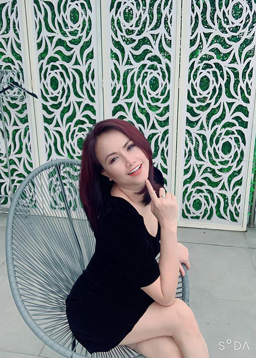 Dù là bà mẹ 3 con, "cô Xuyến" của "Về nhà đi con" còn giữ được vóc dáng thon gọn.