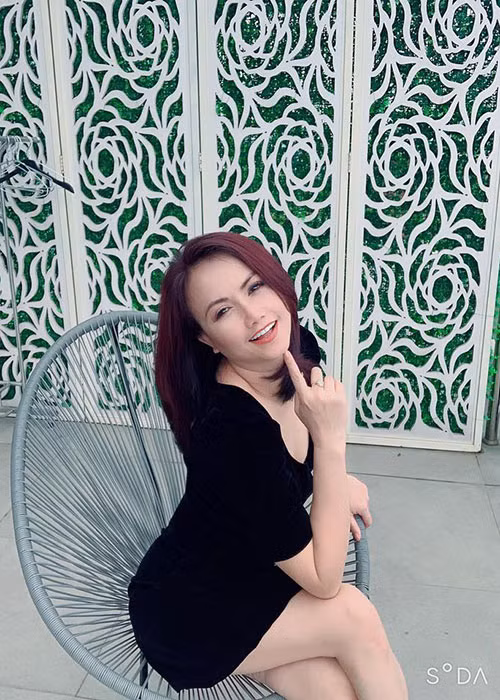 Dù là bà mẹ 3 con, "cô Xuyến" của "Về nhà đi con" còn giữ được vóc dáng thon gọn.