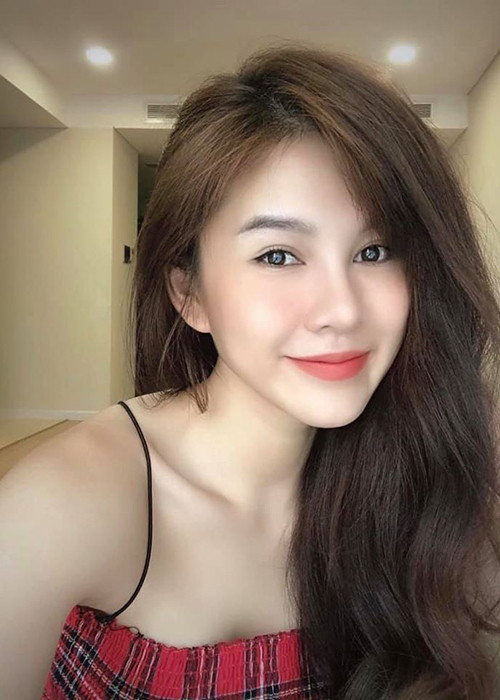 Bố mẹ Thu Hoài muốn con theo ngành công an nên nữ MC cũng từng đăng ký thi ngành cảnh sát trại giam. Đến phút cuối, cô lại quyết định thi vào khoa tiếng Anh của một trường đại học.