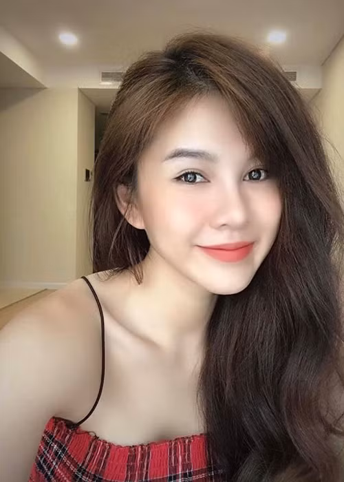 Bố mẹ Thu Hoài muốn con theo ngành công an nên nữ MC cũng từng đăng ký thi ngành cảnh sát trại giam. Đến phút cuối, cô lại quyết định thi vào khoa tiếng Anh của một trường đại học.