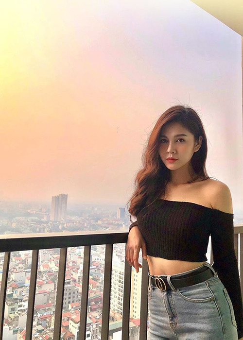 Ngoài đa tài, Thu Hoài còn sở hữu gương mặt xinh đẹp, vóc dáng gợi cảm.