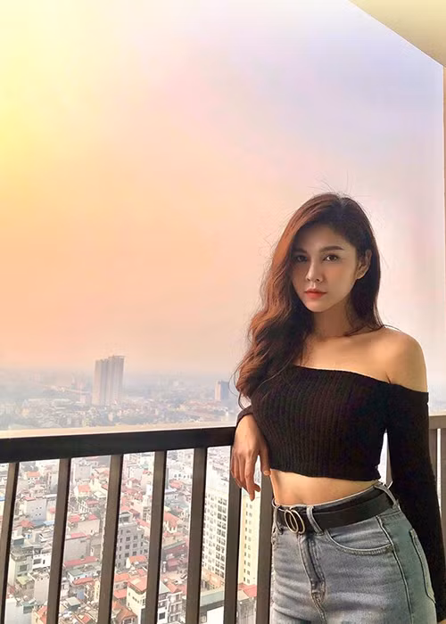 Ngoài đa tài, Thu Hoài còn sở hữu gương mặt xinh đẹp, vóc dáng gợi cảm.