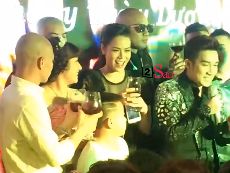 Ngoai Quang Ha, Du Thien con sao nao quen biet vo chong Duong “Nhue”?-Hinh-9