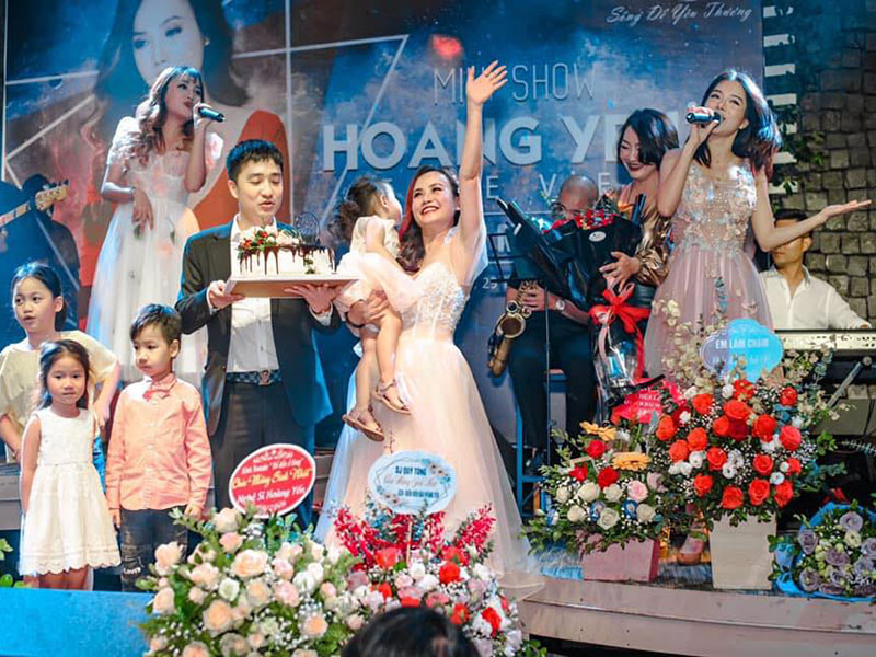 Theo tiết lộ của Hoàng Yến, Cao Thắng có mối quan hệ thân thiết với các con riêng của cô.