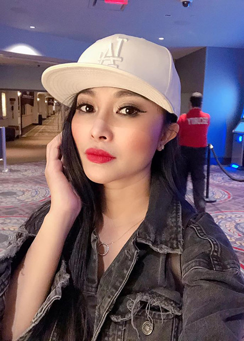 Đan Kim là một trong những nghệ sĩ bị vạ lây khi lên tiếng chuyện Mai Phương- Phùng Ngọc Huy. Cụ thể, antifan trách móc vô cớ Đan Kim khi cô liên tục có chia sẻ về việc Phùng Ngọc Huy đau khổ vì sự ra đi của Mai Phương hay mong muốn chăm sóc bé Lavie - con gái Mai Phương sau khi Phùng Ngọc Huy đoàn tụ với bé.