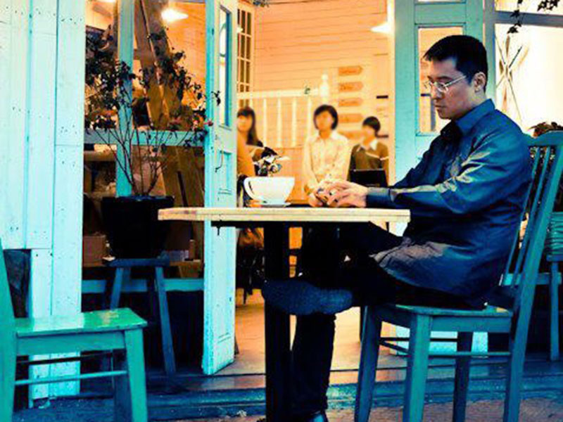 “Hôm đó, tôi xin phép mẹ đi chơi với bạn bè nhưng thấy tôi về sớm, vội vã ngồi vào đàn, bà biết ngay tôi có cảm hứng. Bạn bè có thể trách cứ nhưng biết làm sao được, cảm xúc tới, không nhanh ghi lại thì lúc nó trôi đi, tôi sẽ quên hết giai điệu đã vang lên trong đầu mình”, anh nói.