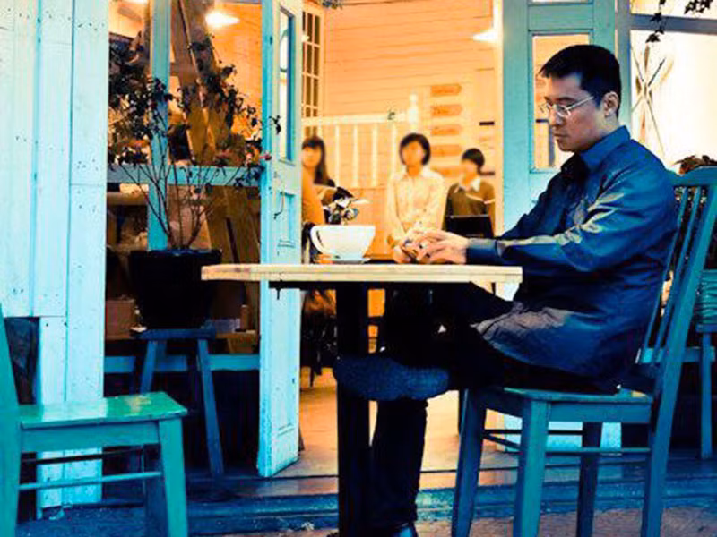 “Hôm đó, tôi xin phép mẹ đi chơi với bạn bè nhưng thấy tôi về sớm, vội vã ngồi vào đàn, bà biết ngay tôi có cảm hứng. Bạn bè có thể trách cứ nhưng biết làm sao được, cảm xúc tới, không nhanh ghi lại thì lúc nó trôi đi, tôi sẽ quên hết giai điệu đã vang lên trong đầu mình”, anh nói.