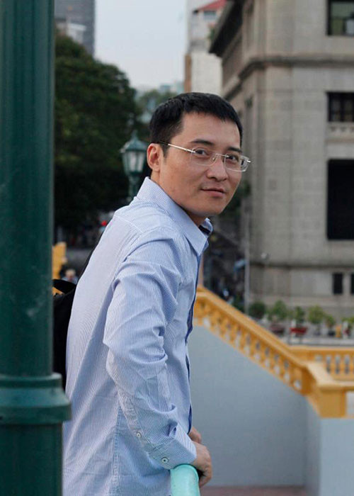 Ngọc Châu là con trai của nghệ sĩ Ngọc Hướng - Vũ Dậu. Anh tốt nghiệp khoa Sáng tác - Nhạc viện Hà Nội. Tên tuổi của anh gắn liền với loạt ca khúc nổi tiếng những năm 2000 như: “Cô Tấm ngày nay”, “Thì thầm mùa Xuân”, “Chiều Xuân”, “Nếu điều đó xảy ra”, “Ban mai xanh”.