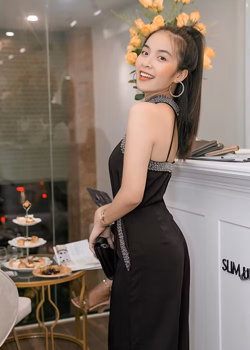 Cô từng đóng vai Quỳnh hồi nhỏ trong "Quỳnh búp bê" và "Chiều ngang qua phố cũ".