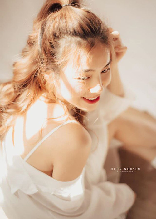 Ngoài đời, Trần Vân liên tục thay đổi phong cách từ cá tính, nữ tính đến năng động.