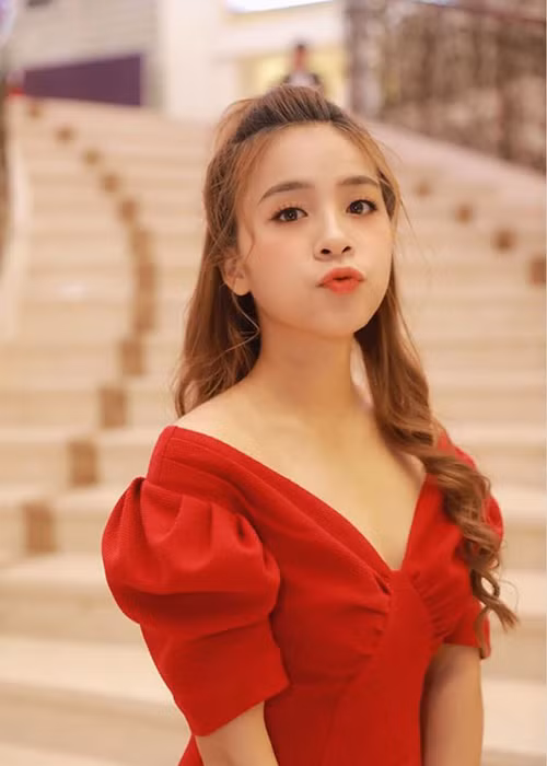 Tuy nhiên vì các bạn diễn đều là người có nhiều kinh nghiệm nên Trần Vân cảm thấy khá áp lực và luôn tự nhủ phải cố gắng thật nhiều.