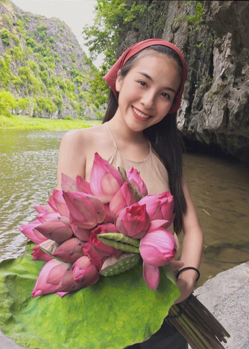 Trần Vân cho biết, cô học hỏi nhiều từ các bạn diễn tại phim trường, đặc biệt từ Xuân Nghị.