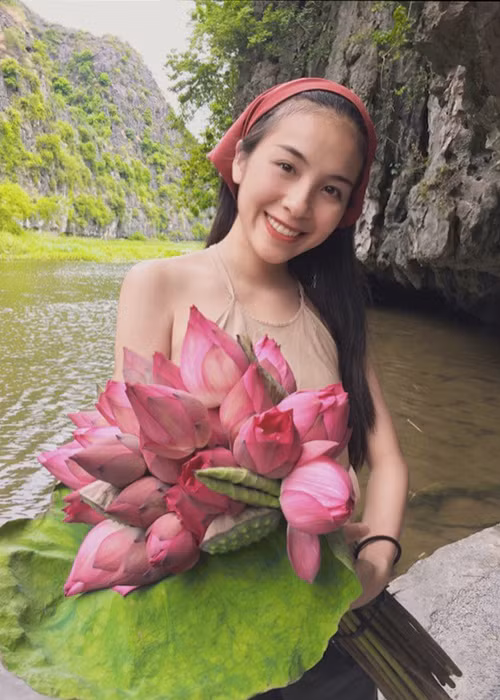 Trần Vân cho biết, cô học hỏi nhiều từ các bạn diễn tại phim trường, đặc biệt từ Xuân Nghị.