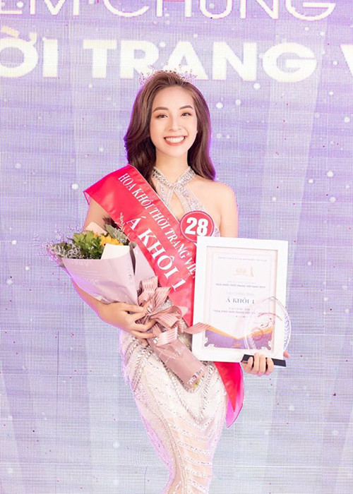 Năm 2019, Trần Vân từng đoạt danh hiệu Á khôi cuộc thi Hoa khôi Thời trang Việt Nam.