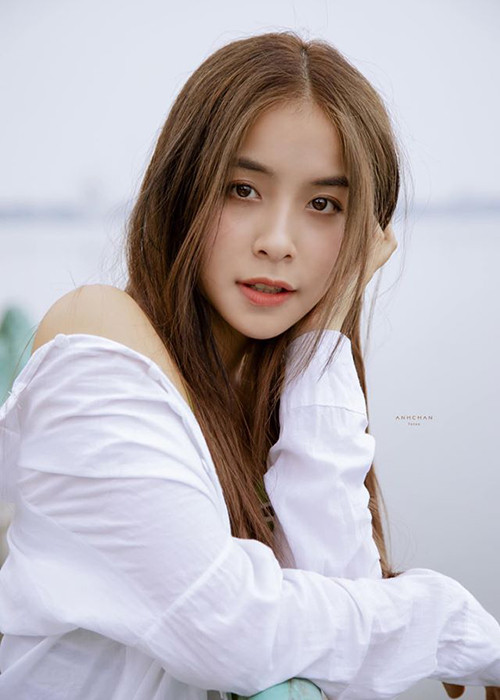 Đóng Nhiên là diễn viên Trần Vân. Cô sinh năm 1997, bằng tuổi nhân vật nhưng lại trông trẻ hơn. Vì vậy, Trần Vân phải phải mặc đồ già dặn hơn so với phong cách thường ngày.