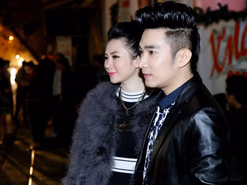 Tháng 12/2013, đi diễn ở Hà Nội đúng dịp Noel nên Quang Hà nhân dịp này đưa Thu Hà về ra mắt gia đình. "Tôi khá run khi về nhà anh ấy”, Thu Hà cho biết. Ảnh: Zing