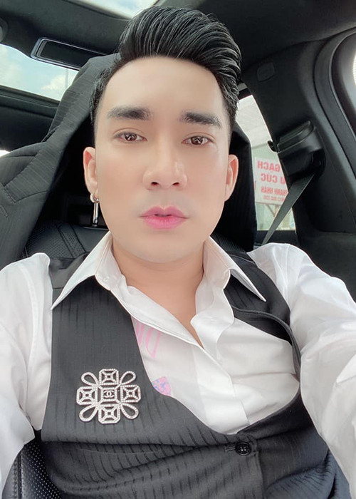 Năm 2012, khi được hỏi về giới tính, Quang Hà chia sẻ trên Gia đình Việt Nam: “Có rất nhiều người nghi ngờ về giới tính của Quang Hà, hôm người ta thấy mình đi với người này thì bảo mình yêu người đó, mai thấy mình đi với người kia họ lại đồn mình yêu người ấy... Có thời gian Quang Hà bị nghi ngờ là cặp kè với chính anh trai của mình nữa. Còn Quang Hà xin nói thật, trong chứng minh thư và giấy khai sinh của Quang Hà là giới tính nam, hiện tại bây giờ vẫn thế và luôn thế... Còn thiên hạ thích đồn thổi thế nào là quyền của họ".