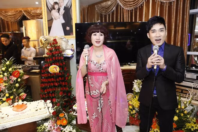 Quang Ha tung nhan cat-se khung khi hat phuc vu vo chong Duong “Nhue”?