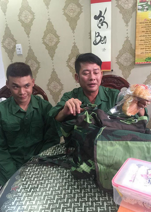 3 năm trong quân ngũ, Tấn Lợi trưởng thành và rắn rỏi hơn trong mắt cha. Tấn Beo chia sẻ trên Zing: "Khi con xuất ngũ, con thay đổi về cả ngoại hình lẫn tính cách. Tôi rất vui vì con chững chạc, trưởng thành và rắn rỏi hơn trước”.