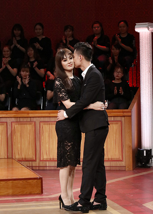 Với Phi Hùng, anh đặt sức khỏe vợ trên hết, không muốn 5-10 năm nữa Lâm Khánh Chi không nhận ra anh là ai. Ảnh: Vietnamnet