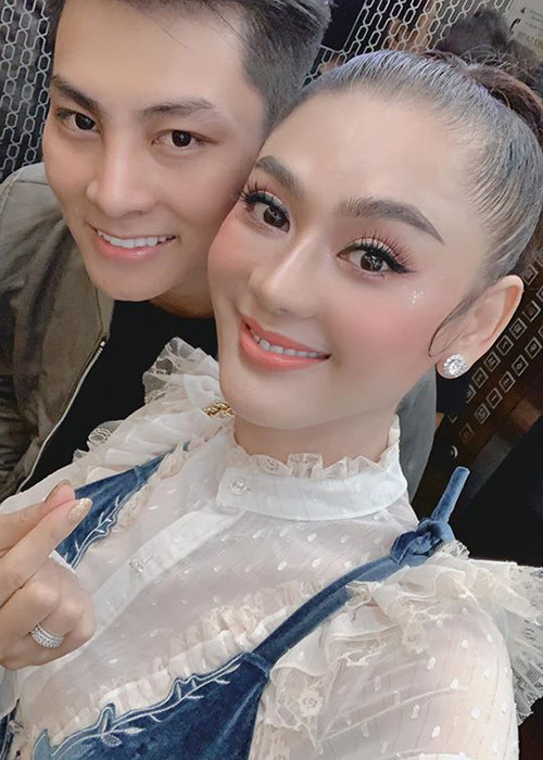 Chia sẻ về việc dọn về nhà bố mẹ đẻ sống, Lâm Khánh Chi cho biết, sức khỏe của cô không tốt nên bố mẹ gọi về nghỉ ngơi.