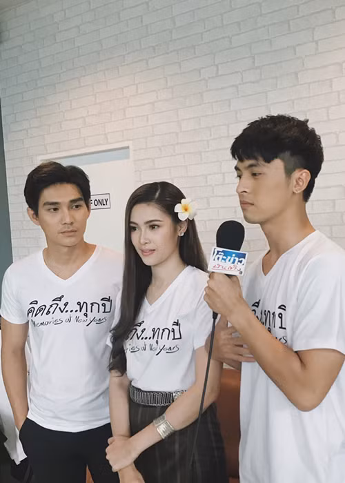 Mang dòng máu lai Thái Lan nên Công Dương không bị làm khó khi đóng phim của xứ chùa Vàng. Anh từng tham gia diễn xuất trong bộ phim điện ảnh Thái Lan "Memories of new year".